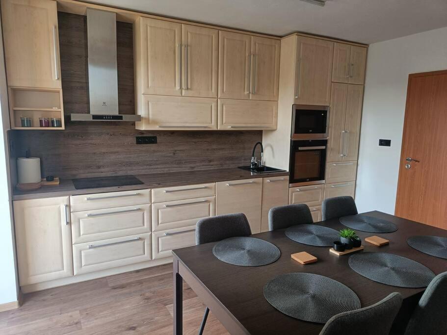 Appartement Cervena Cesta à Kunovice Extérieur photo