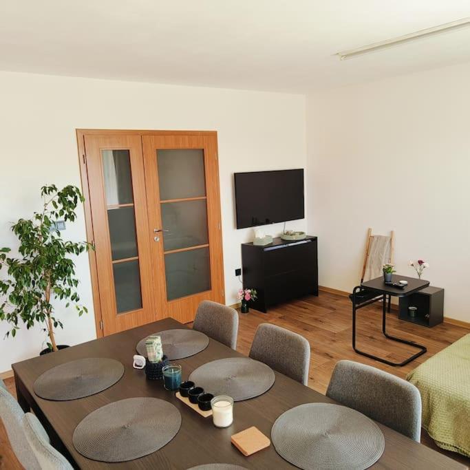 Appartement Cervena Cesta à Kunovice Extérieur photo